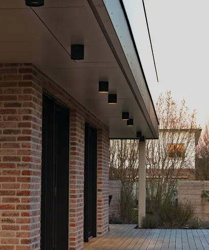 Außenbeleuchtung an Terrasse und Fassade